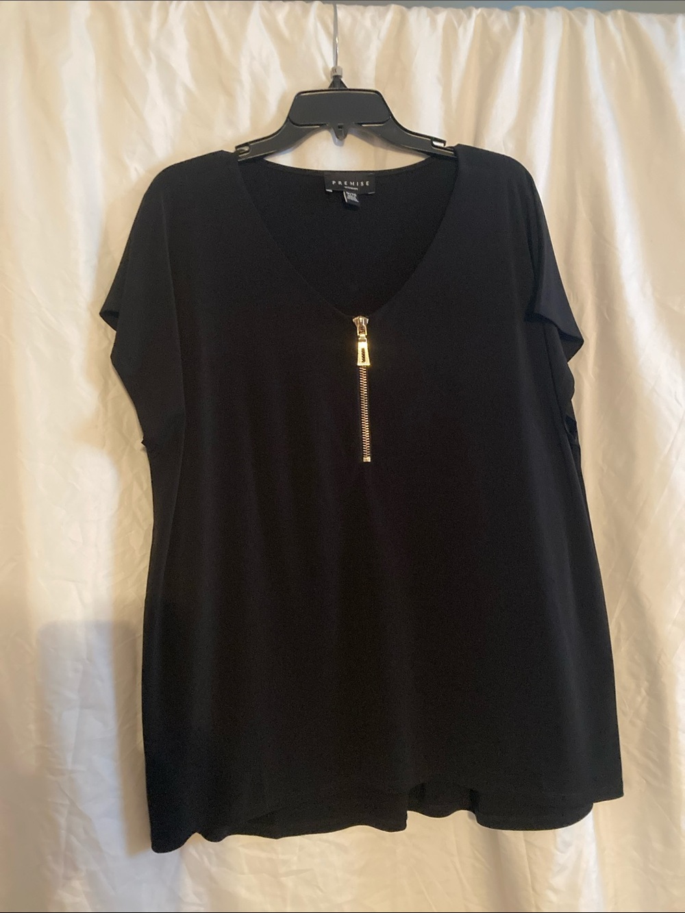 Premise dressy Black Short Sleeve V-Neck Top with Gold Zip size 1X